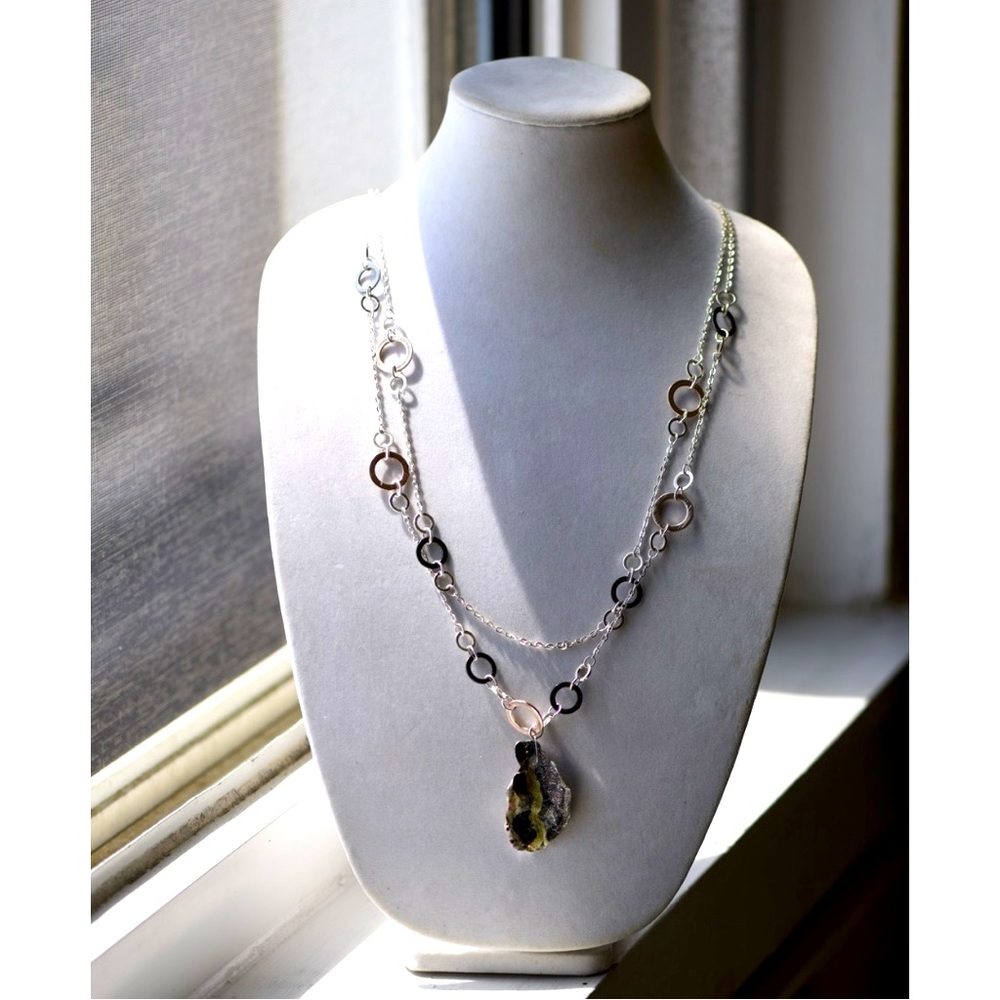 Metallic painted oyster multi dangle silver circle necklace